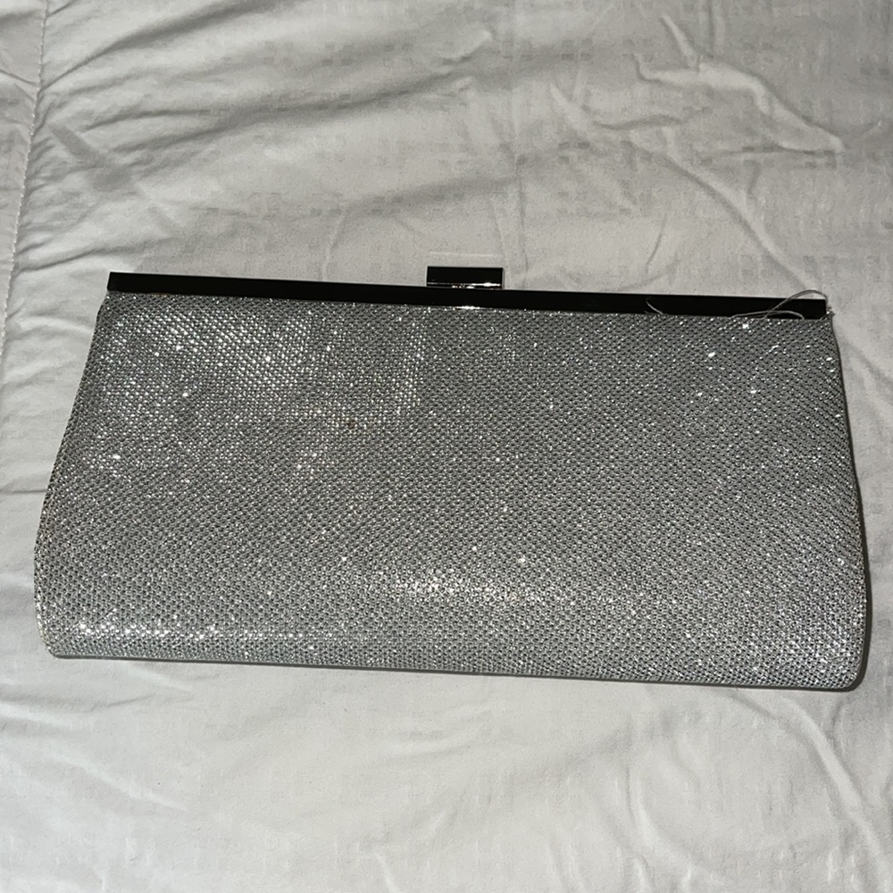 Silver clutch with strap used once - Picture 2 of 3